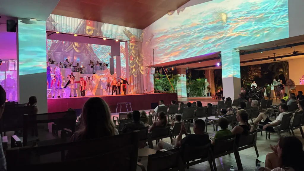 Peter Pan evening show for families at Finest Playa Mujeres