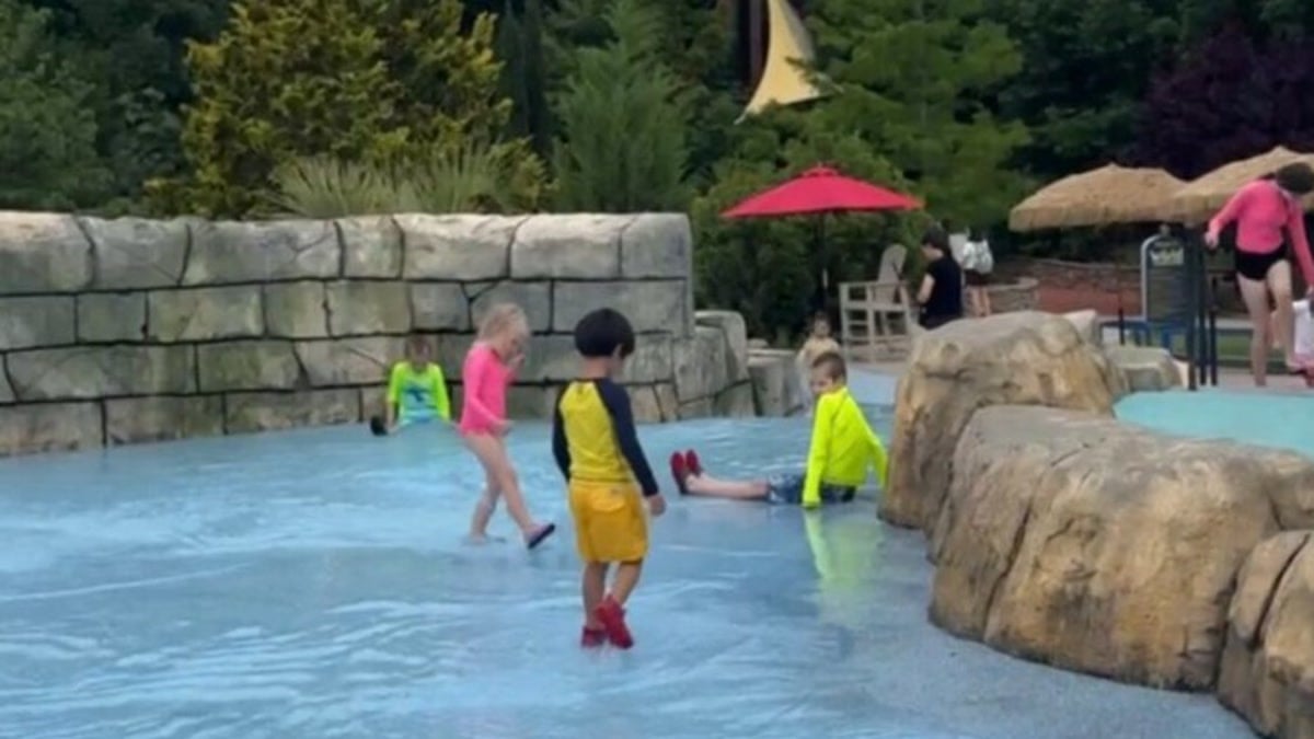Children playing at the Riverbanks Zoo Waterfall Junction splash pad
